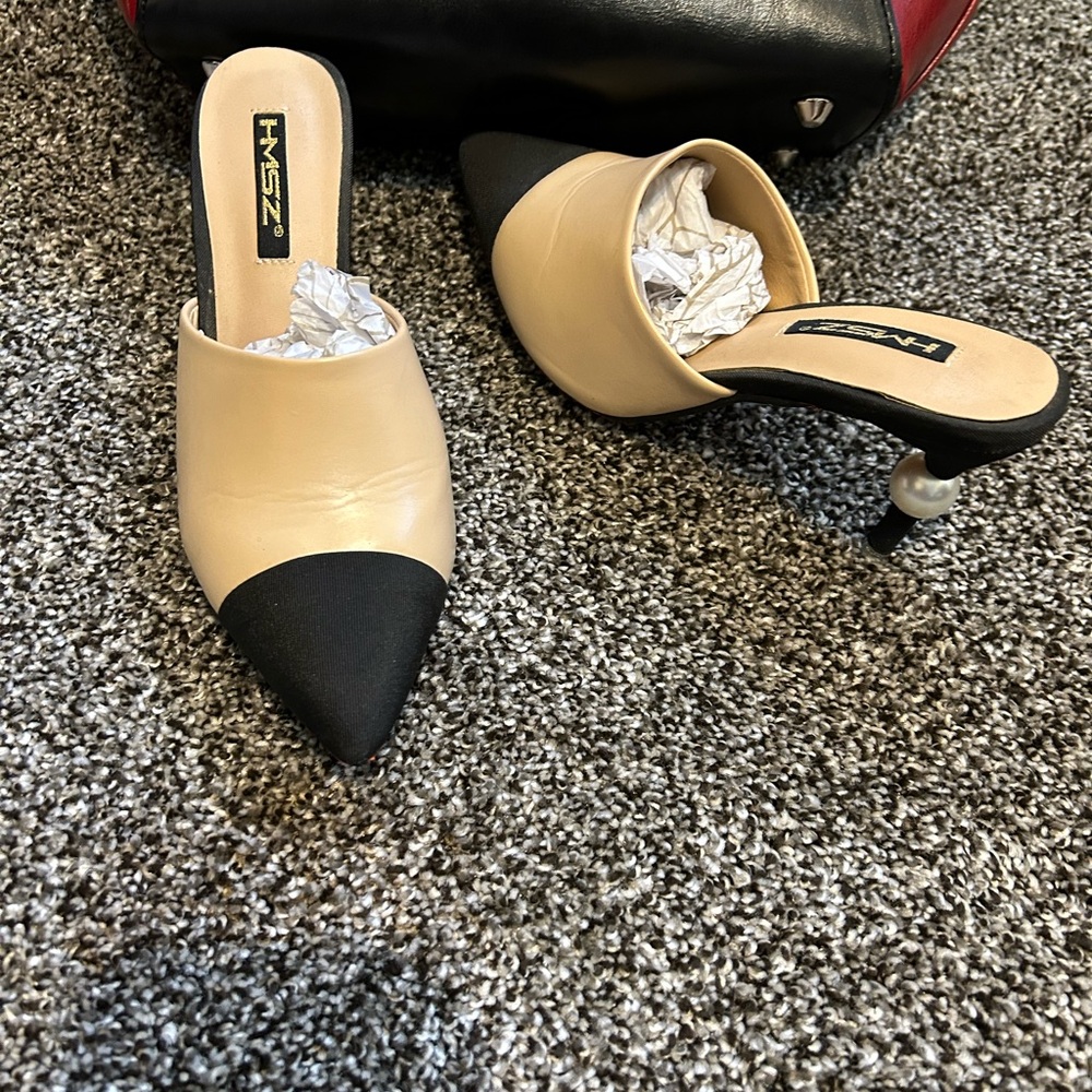 Pretty cool low heel shoes. size 6